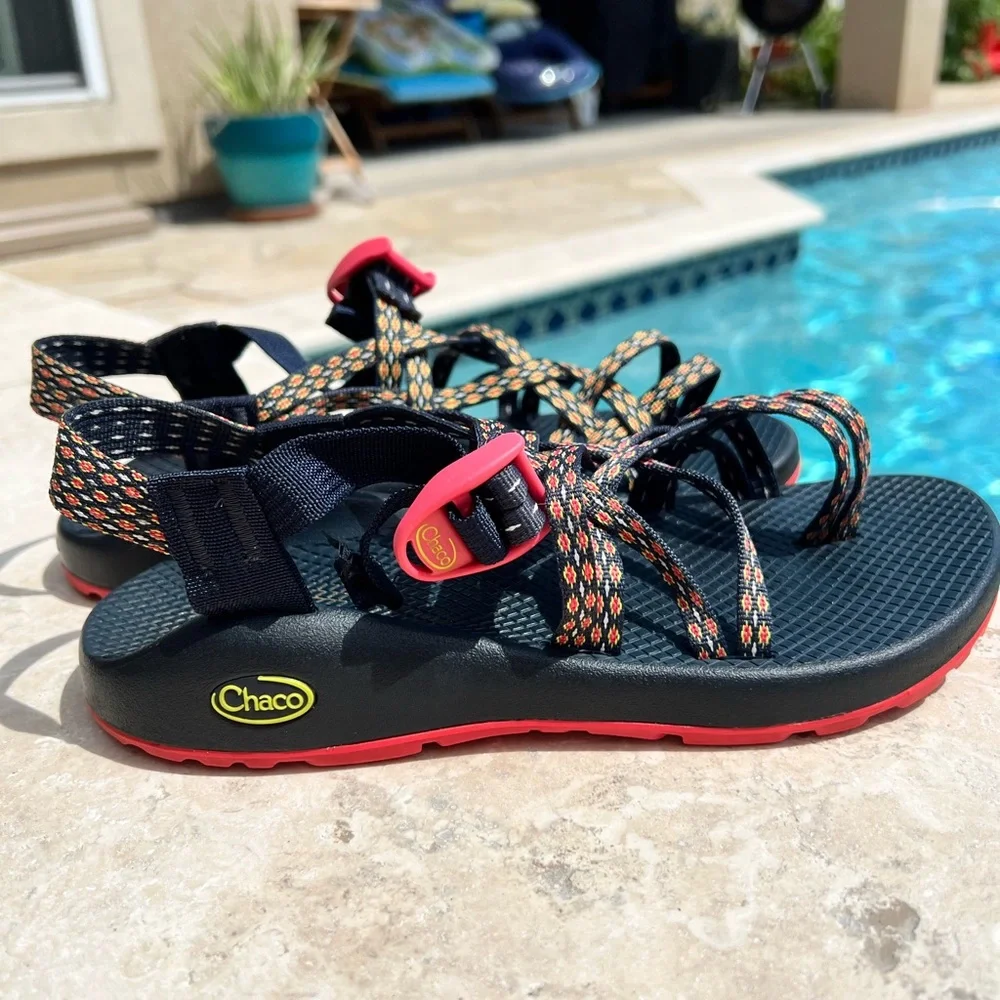 Bright, SQEAKY CLEAN, size 9 Women’s Chaco Sandals! Hiking, Biking, Beach Ready - Picture 7 of 8